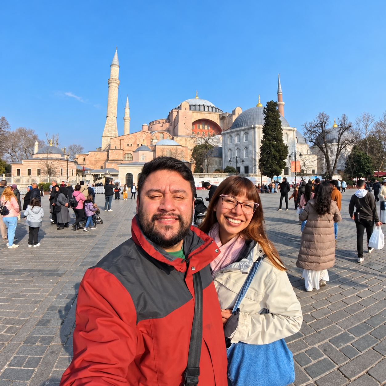 Alan y Lore en Estambul frente a Santa Sofía